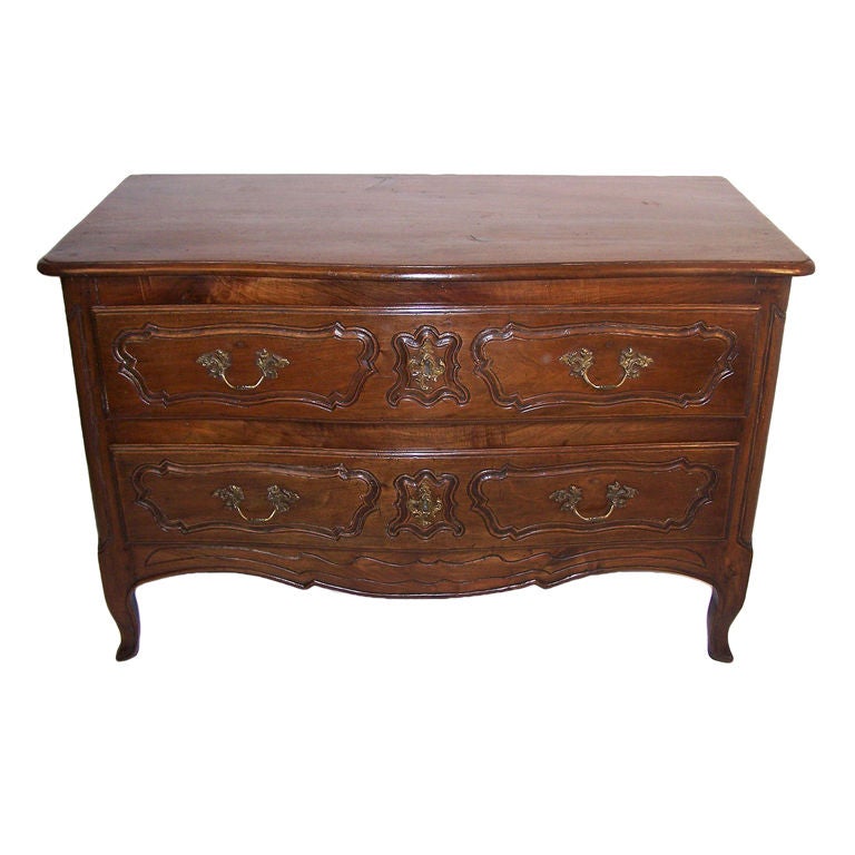 Commode française en noyer du XVIIIe siècle