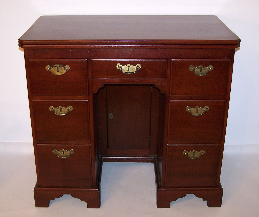 Mahogany ladies' writing table (desk) or dressing table. The top flips open to create a larger table (when open the table top is 32