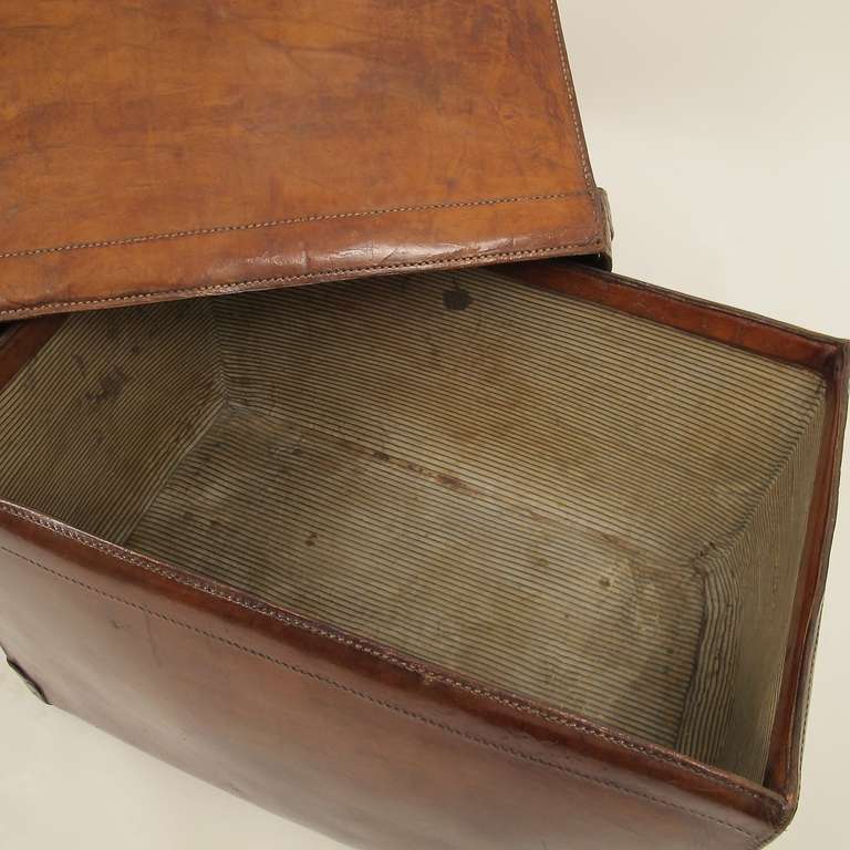 Large English Leather Touring Trunk 19th Century 4