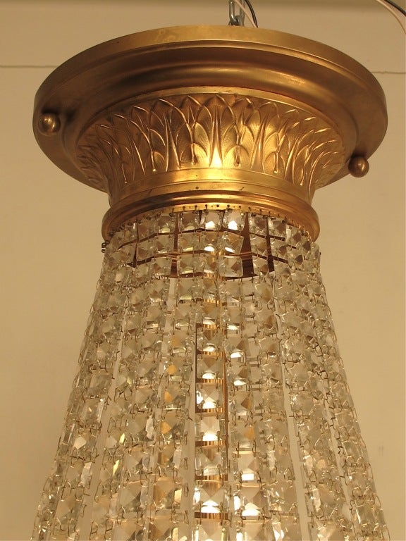 Kronleuchter aus Bronze und Kristall im Empire-Stil mit Anhänger (Vergoldet) im Angebot