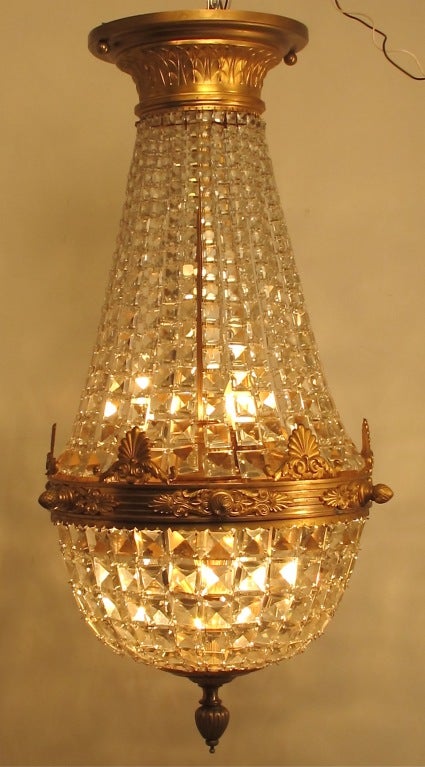 Kronleuchter aus Bronze und Kristall im Empire-Stil mit Anhänger (20. Jahrhundert) im Angebot