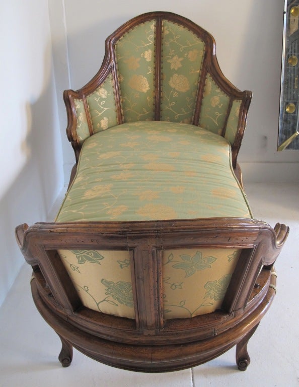18th Century French Walnut Chaise Longue In Excellent Condition In San Francisco, CA