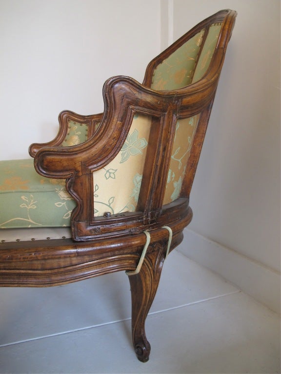 18th Century and Earlier 18th Century French Walnut Chaise Longue