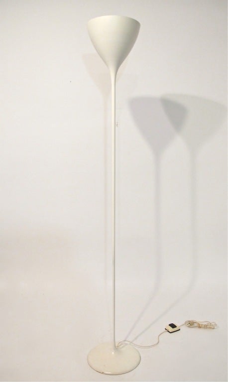 White enameled spun metal torchere floor lamp by architect Max Bill for B.A.G. Turgid in original condition.
Switzerland, mid-20th century, 1960s.
  