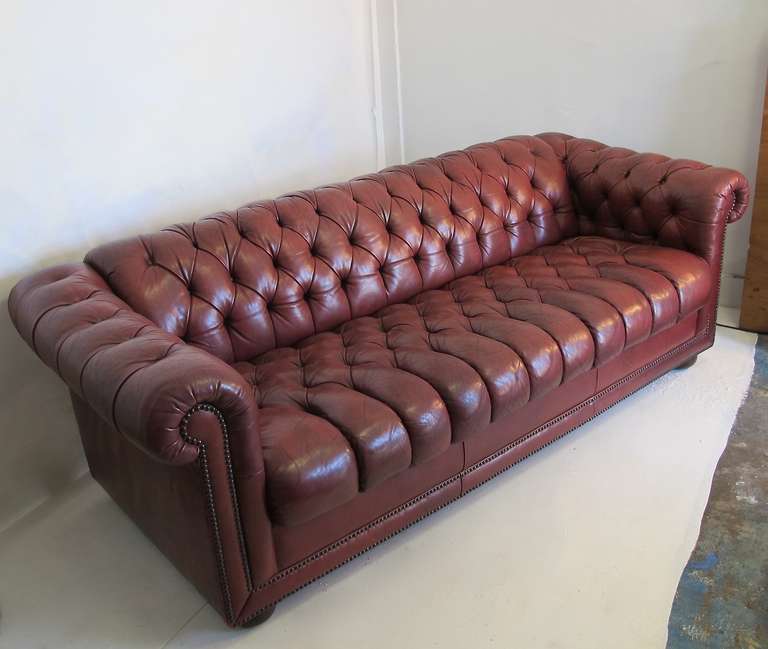 Chesterfield In Good Condition In San Francisco, CA
