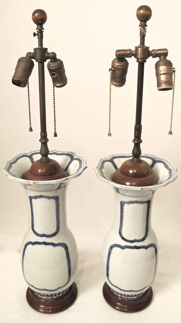 Pair of Blue and White Porcelain Lamps In Excellent Condition In San Francisco, CA