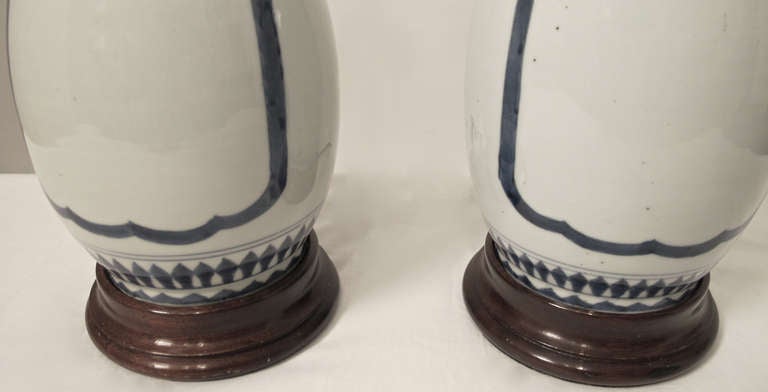 Pair of Blue and White Porcelain Lamps 3