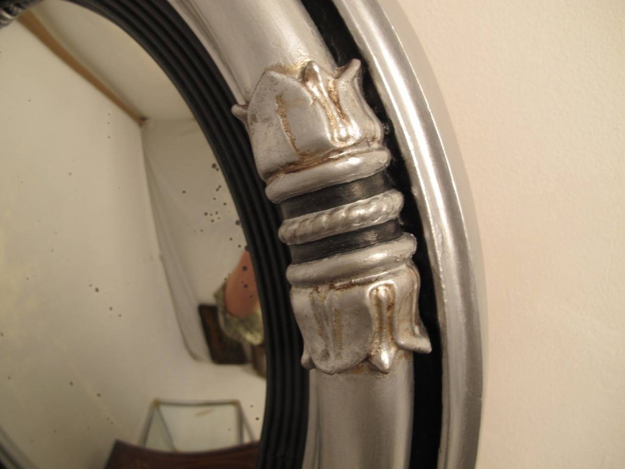 Regency Style Silvered Convex Mirror In Excellent Condition For Sale In San Francisco, CA