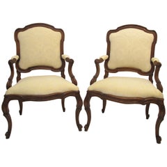 Paar italienische Rokoko-Fauteuils aus Nussbaumholz aus dem 18.
