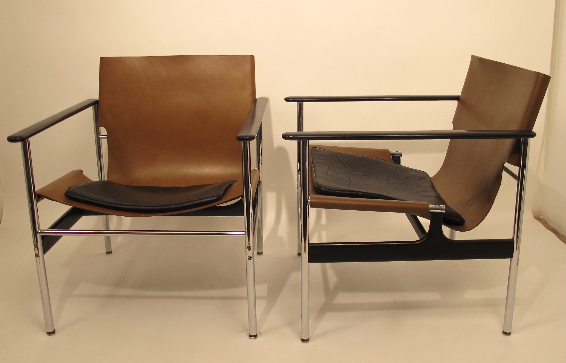 Pair of Modern Club Chairs by Charles Pollack for Knoll