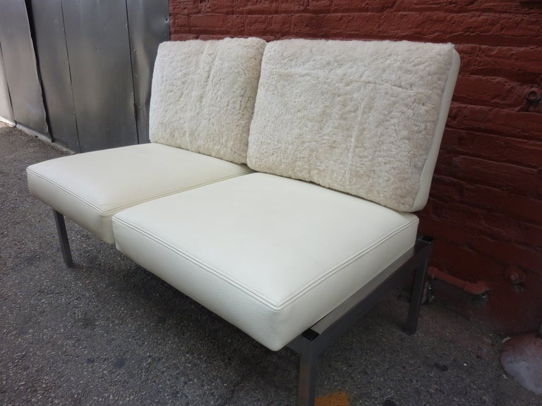 Mid-Century Modern Settee in the Style of Knoll, Milo Baughman For Sale