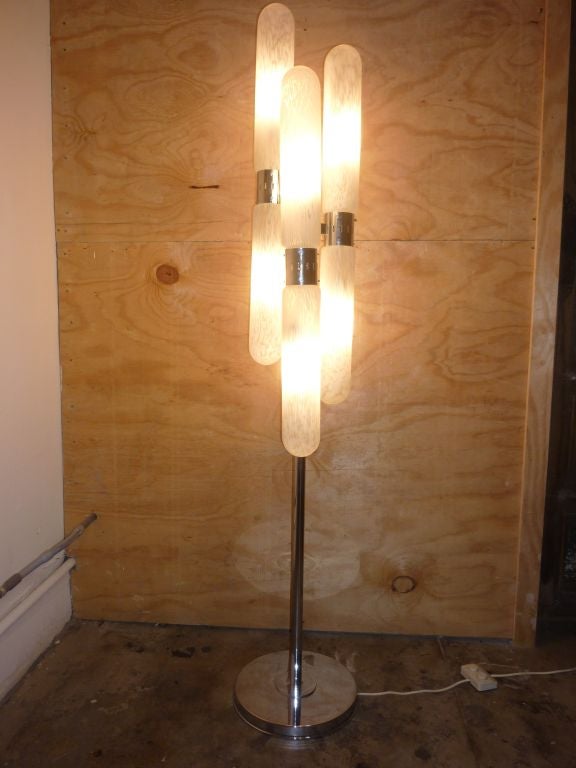 Italian floor lamp, dual switch three-way lighting as shown on the photo. Six large glass shade.