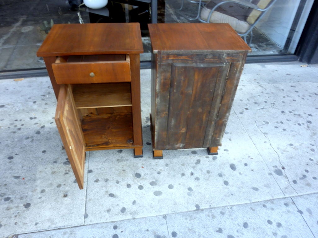 Italian Night Stands In Good Condition In Los Angeles, CA