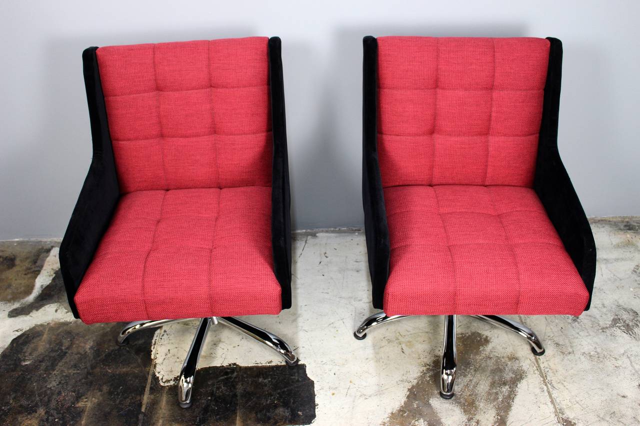 Mid-Century Modern Italian Pair of Chairs with Swivel Seat