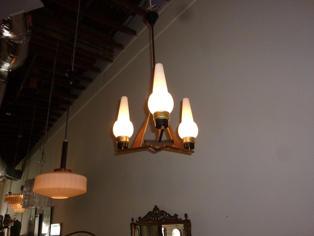 Italian 1950s Chandelier After Stilnovo In Excellent Condition For Sale In Los Angeles, CA