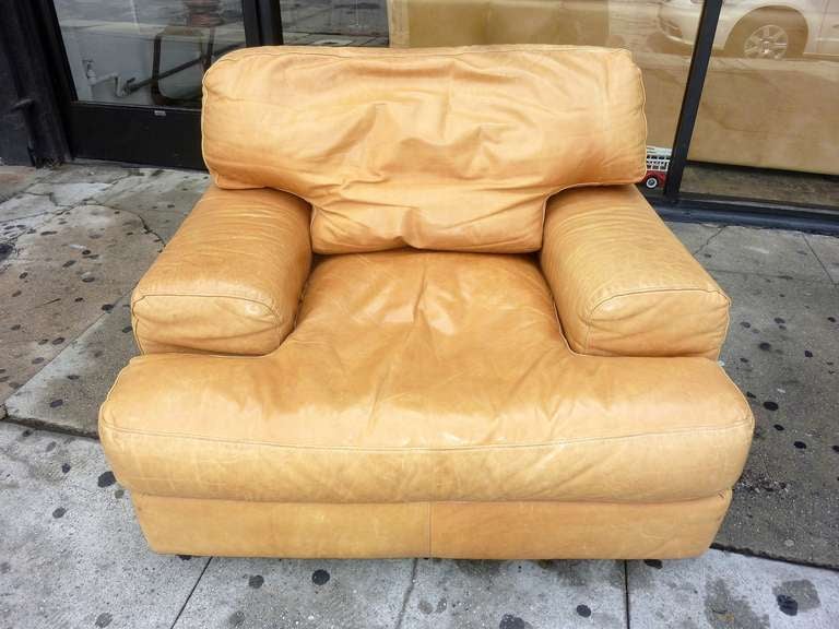 Italian lounge chairs  , leather and down filed cushions very comfortable. Late 80s .
Sofa and the settee  available  from the set.