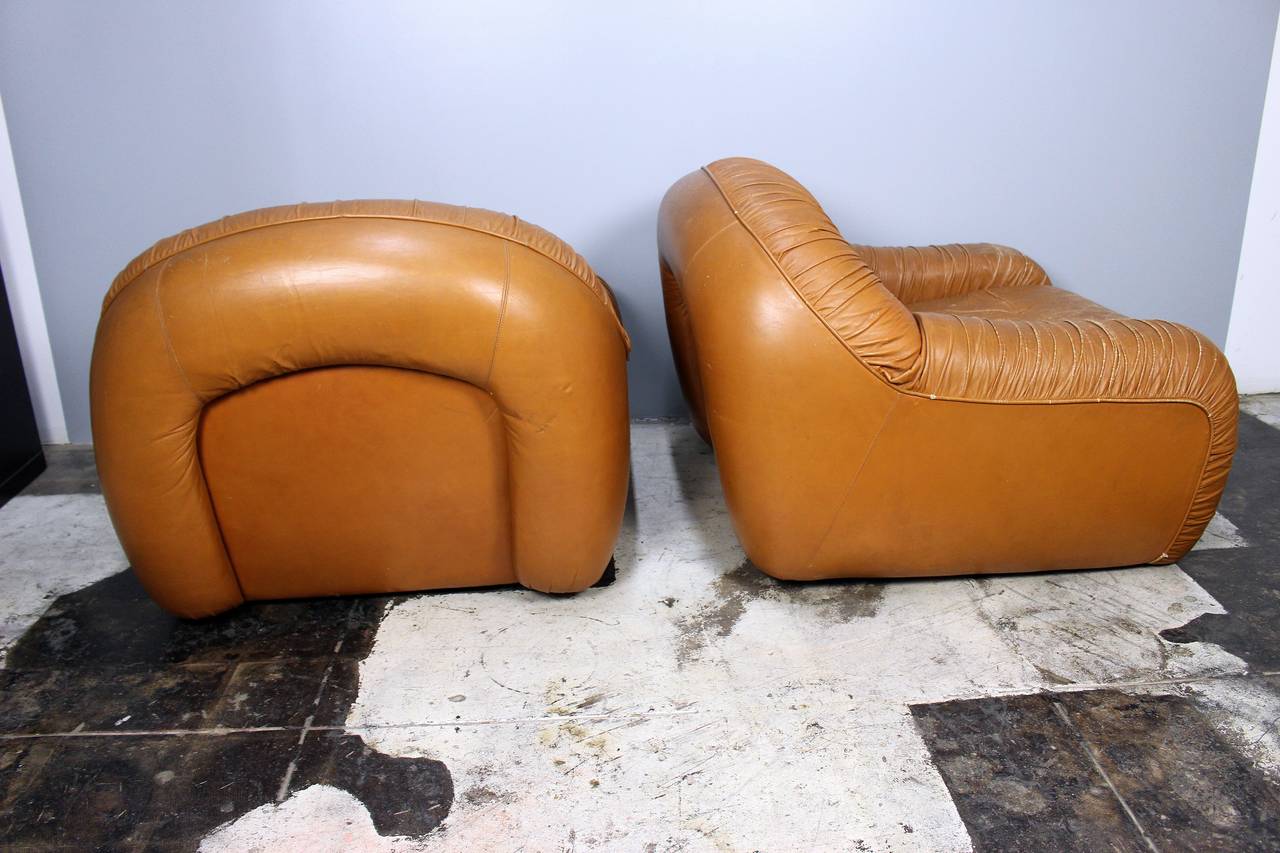 Italian Pair of Leather Chairs in Style of Bonanza  for B&B Italia In Excellent Condition In Los Angeles, CA