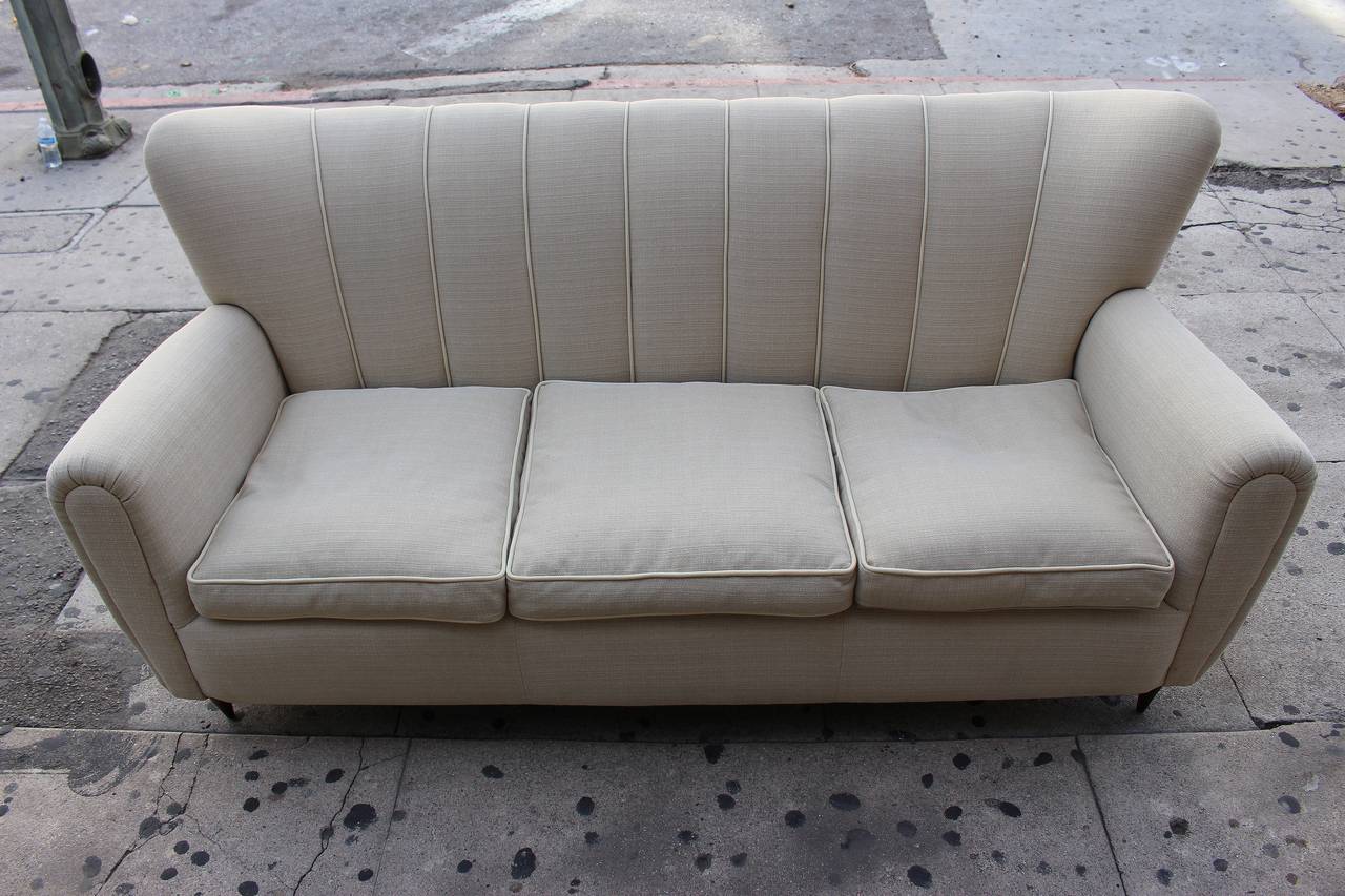 Italian Sofa in the Style of Guglielmo Ulrich In Excellent Condition In Los Angeles, CA