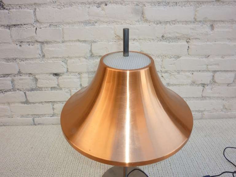 Italienische Tischlampe zugeschrieben Stilnovo im Zustand „Gut“ im Angebot in Los Angeles, CA
