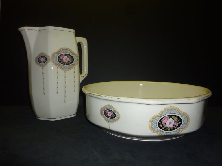 Austrian Art Deco Washing Bowl and Pitcher In Excellent Condition For Sale In Los Angeles, CA