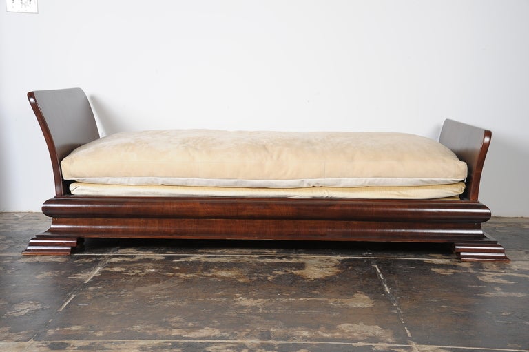 French Art Deco daybed down cushion upholstered in cream leather. Walnut veneer and walnut base.
