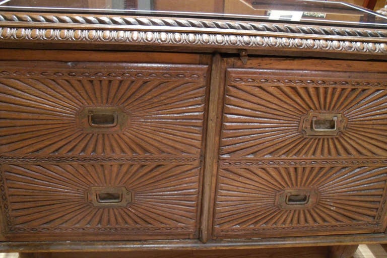 A pair of Colonial carved hardwood cabinets with marble tops In Good Condition For Sale In Brooklyn, NY
