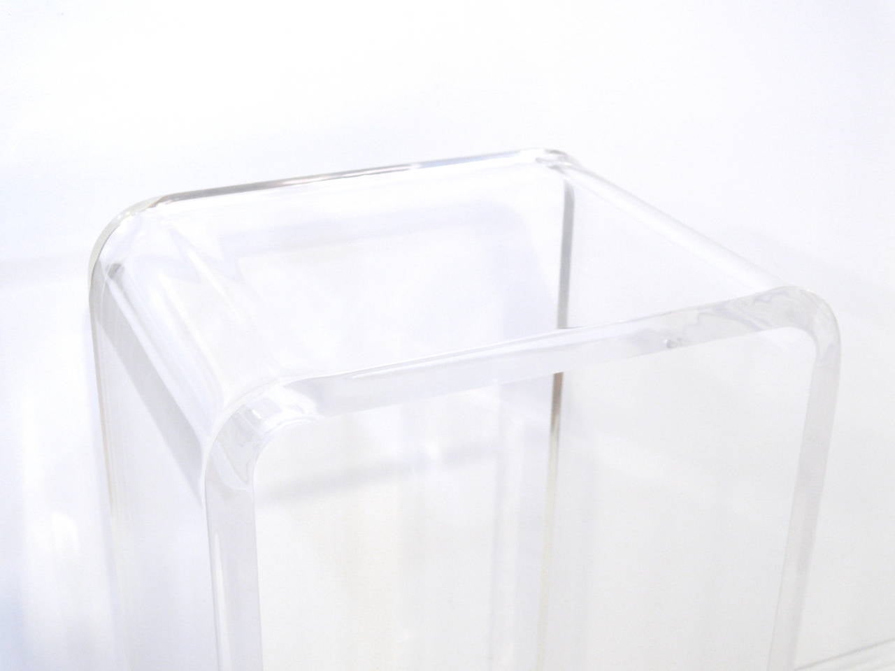 Lucite Waterfall Pedestal In Excellent Condition In New York, NY