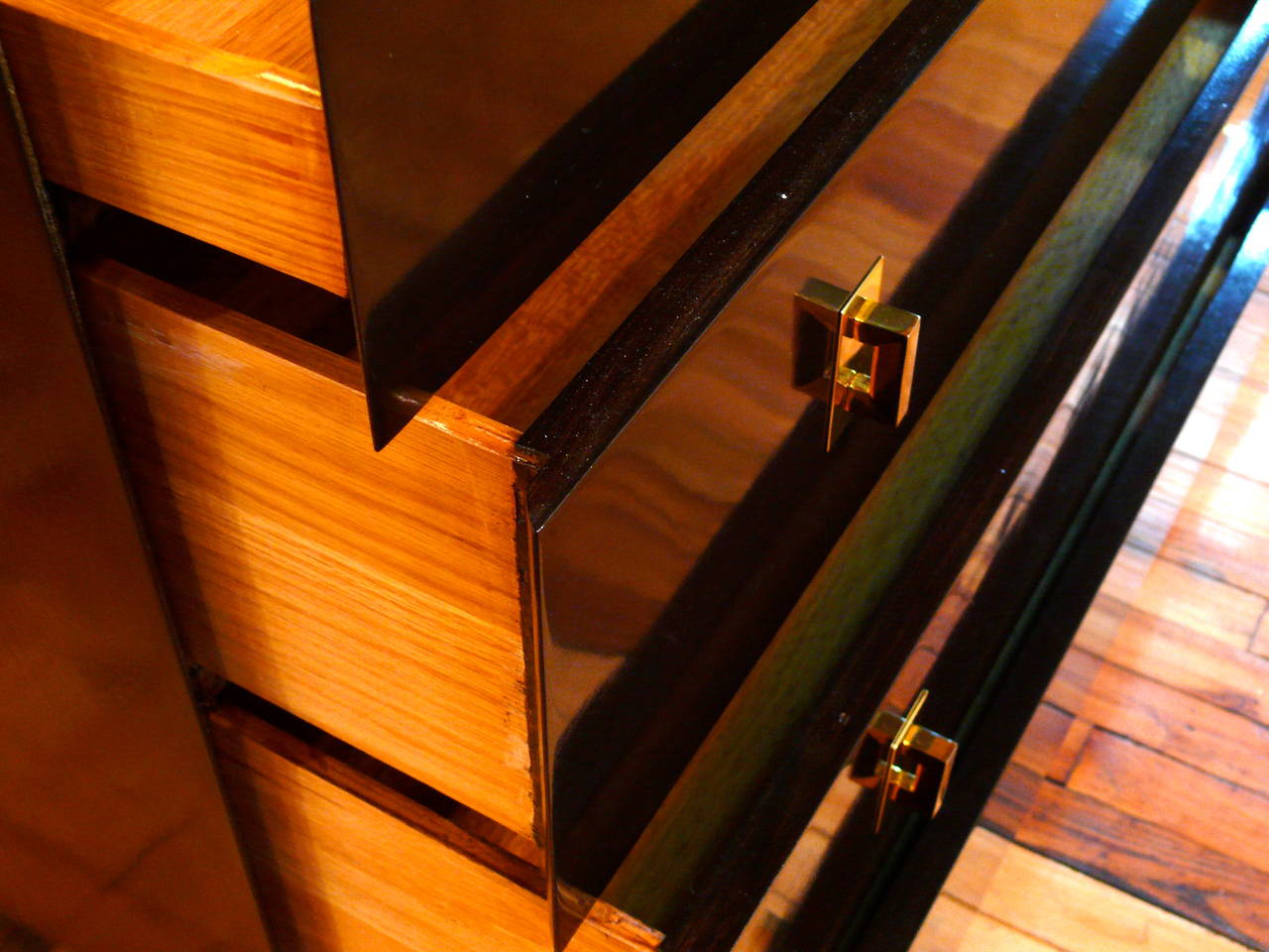 Mid-Century Modern Dresser in the Manner of Tommi Parzinger 4