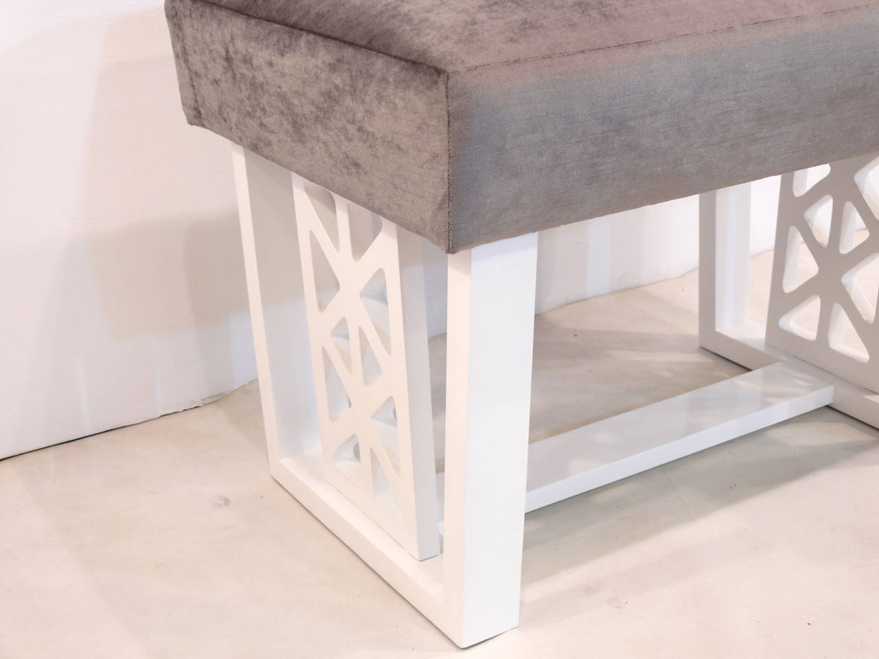 Mid-Century Modern White Lacquered Stool 4