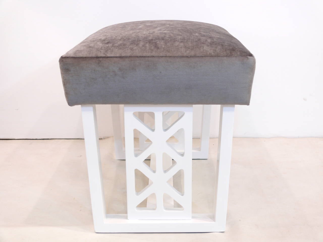 Mid-Century Modern White Lacquered Stool 3