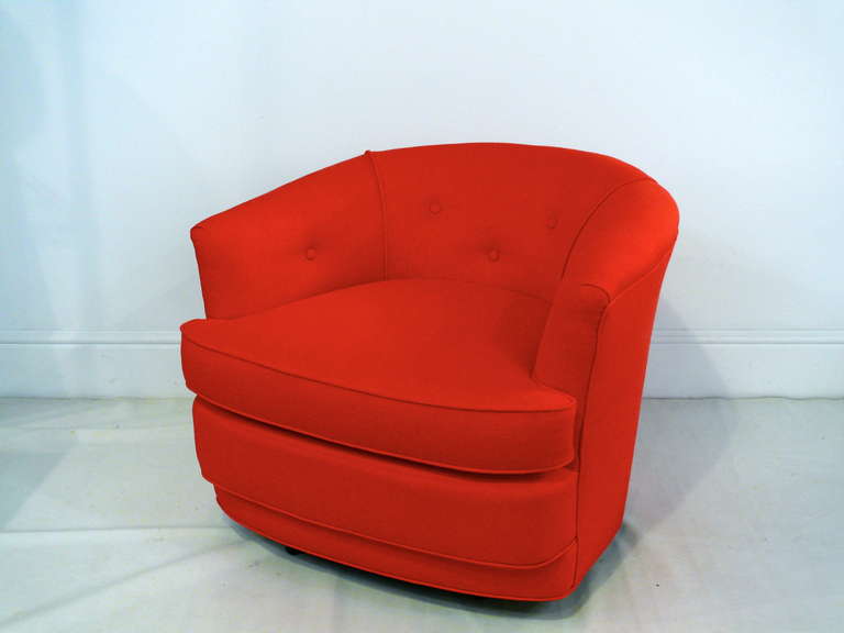 Gorgeous pair of swivel barrel chairs in the manner of Milo Baughman upholstered in a poppy red cotton blend fabric, beautifully button tufted back and fantastic welting details.