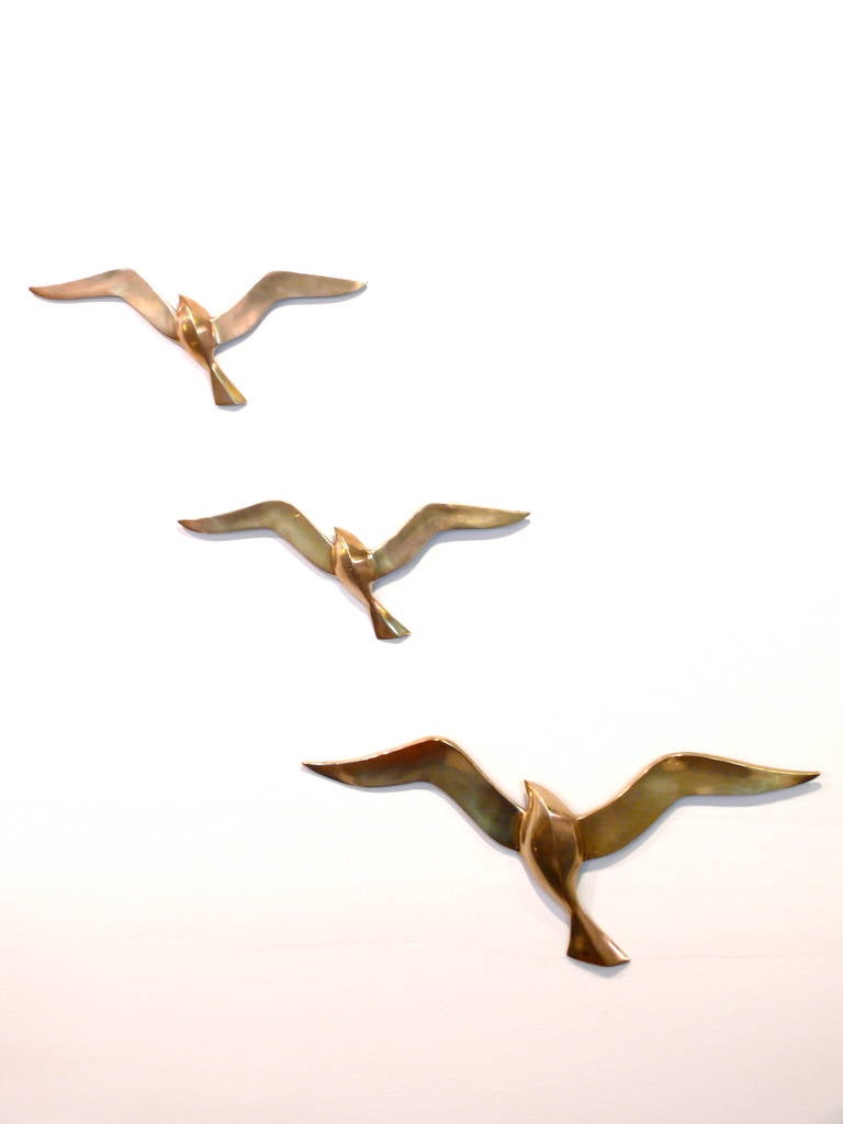 Beautiful set of three brass wall sculpture in flight seagulls. Perfect decor for any space.
Dimensions: Large: W:20