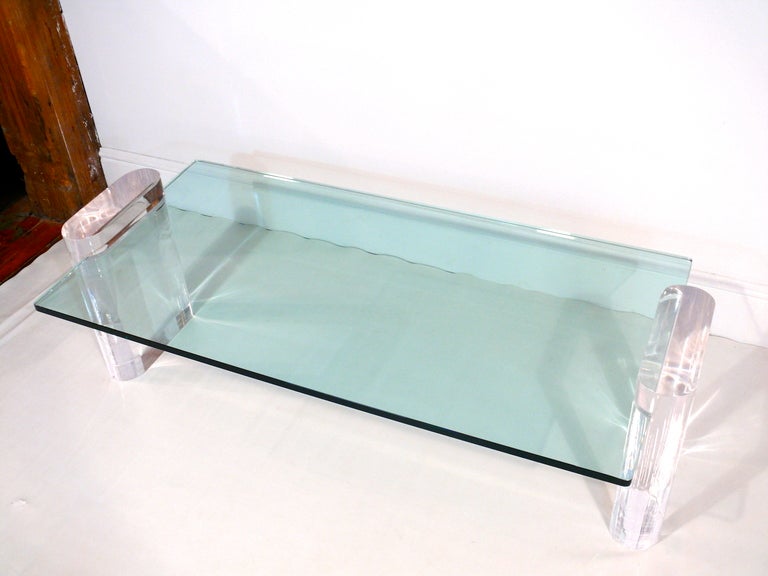 Lucite and Glass Coffee Table In Good Condition In New York, NY