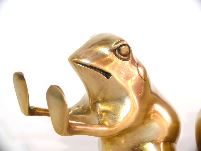 Pair of Brass Toad Bookends In Excellent Condition In New York, NY