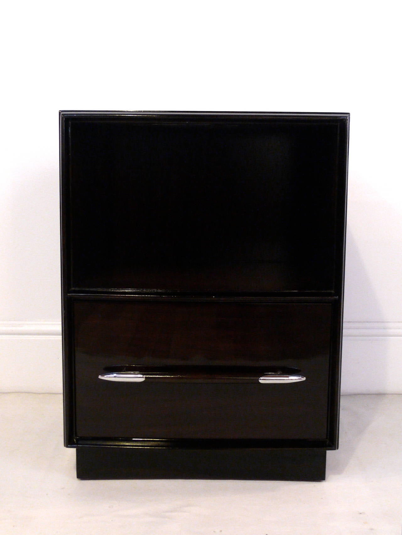 Pair of high-gloss walnut nightstands with 