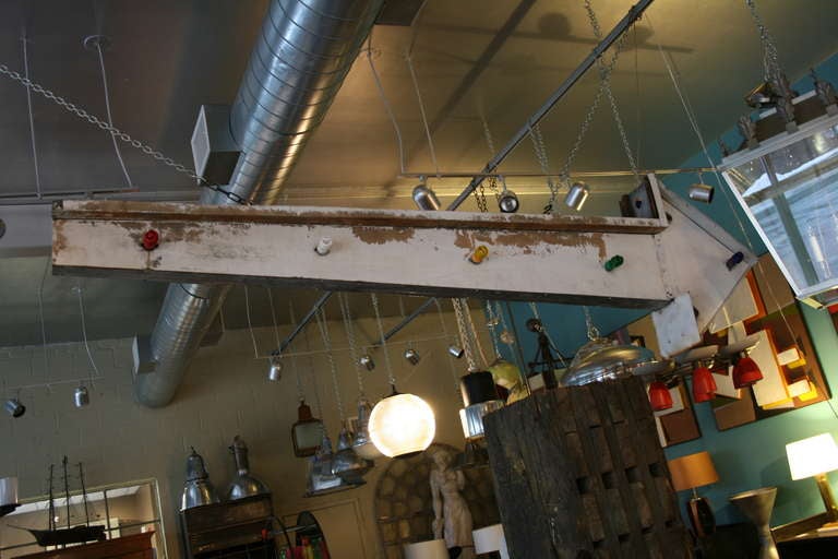 Large Arrow Double Sided 14 Light Sign In Good Condition In Pound Ridge, NY