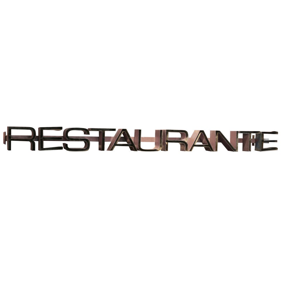 Large "Restaurante" Sign
