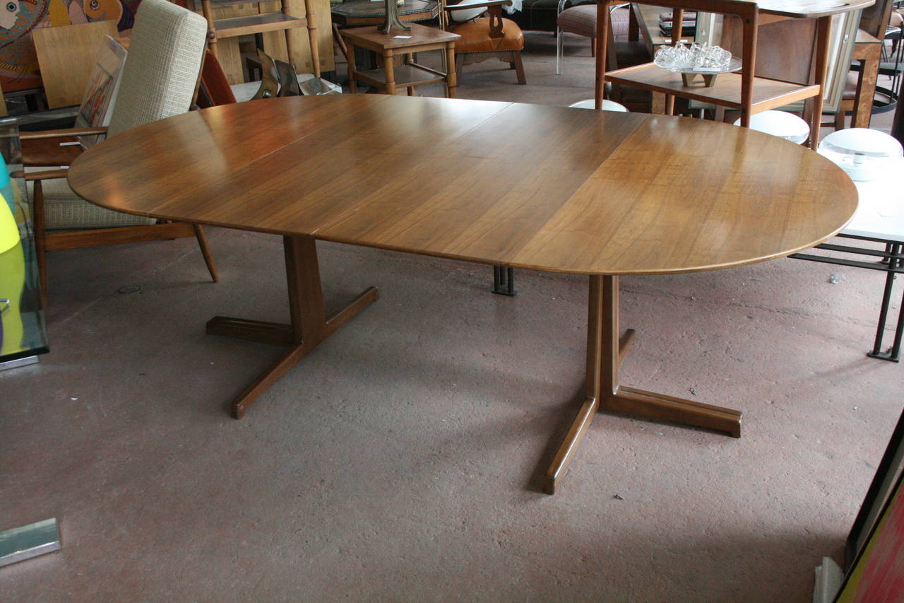 Edward Wormley Walnut Dining Table for Dunbar In Good Condition In Pound Ridge, NY