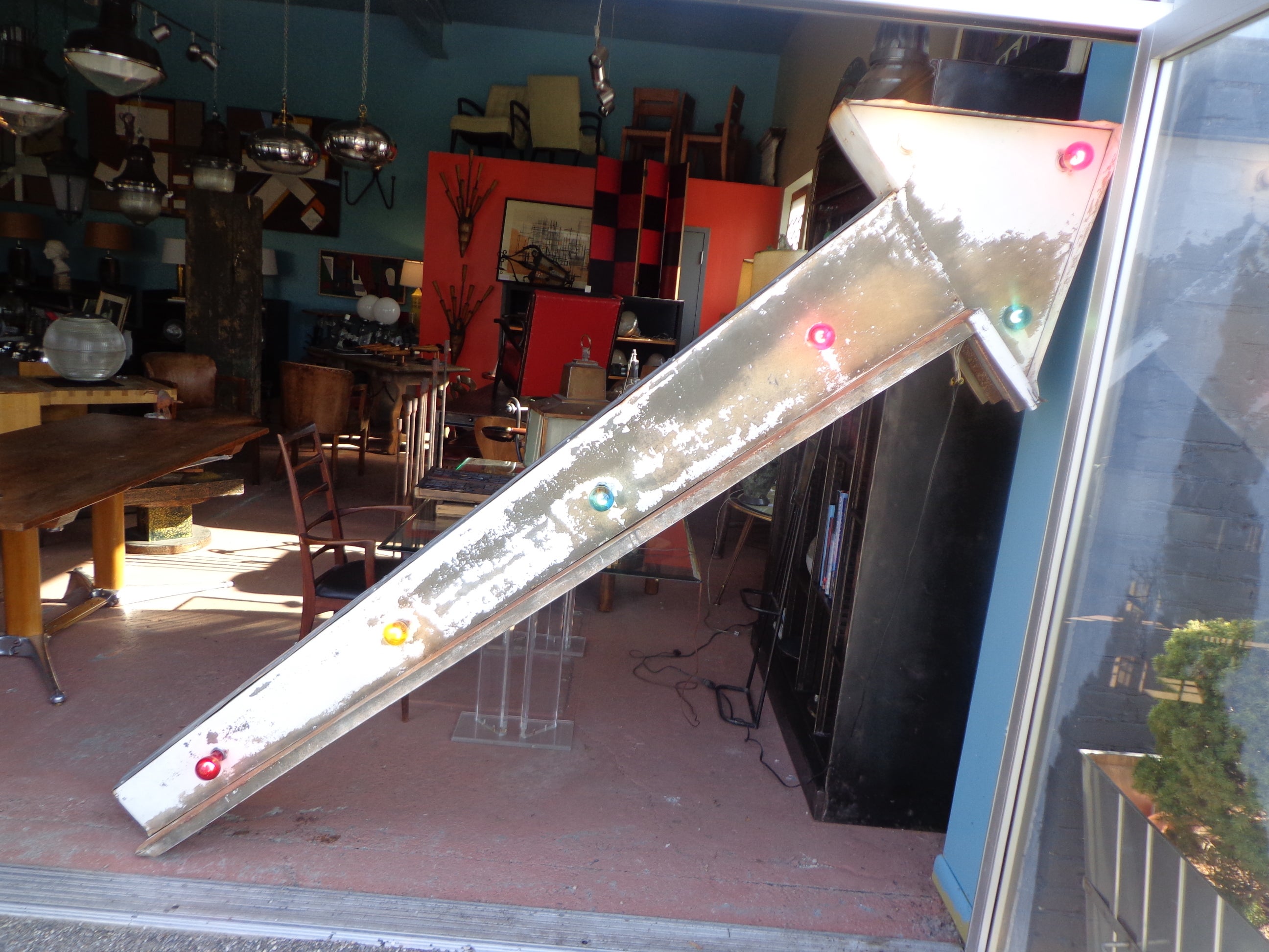 Double-Sided 10 Foot Arrow Trade Sign Light