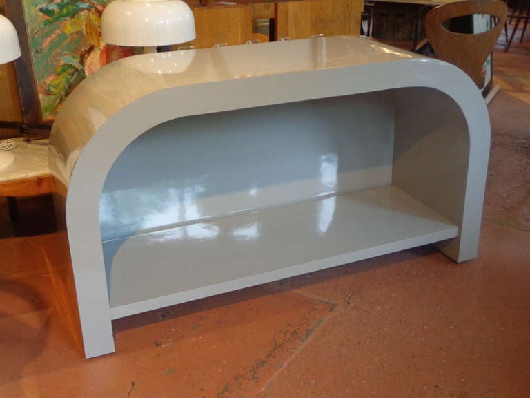 1970s Lacquered Laminate Waterfall Console with Lower Shelf In Excellent Condition In Pound Ridge, NY