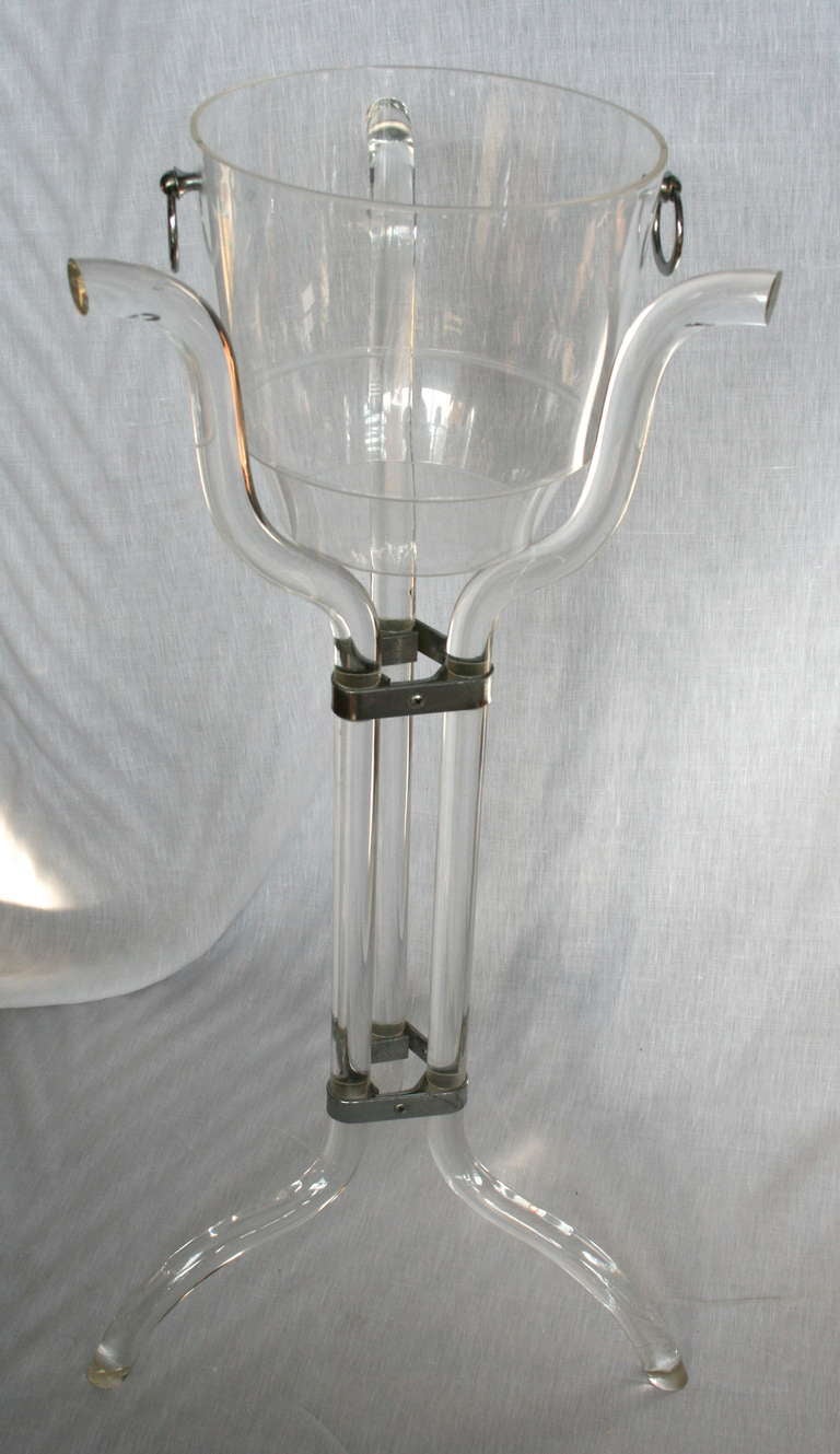 Vintage Dorothy Thorpe style lucite champagne bucket on stand, chrome fittings.