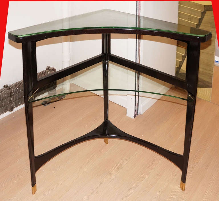 Rare corner console by outstanding Italian Architect-designer Guglielmo Ulrich (1904-1977). For a very similar style see the wall console auctioned by Rago (lot 668 auction 10-02-2010) and also by other important Italian auction houses. This console