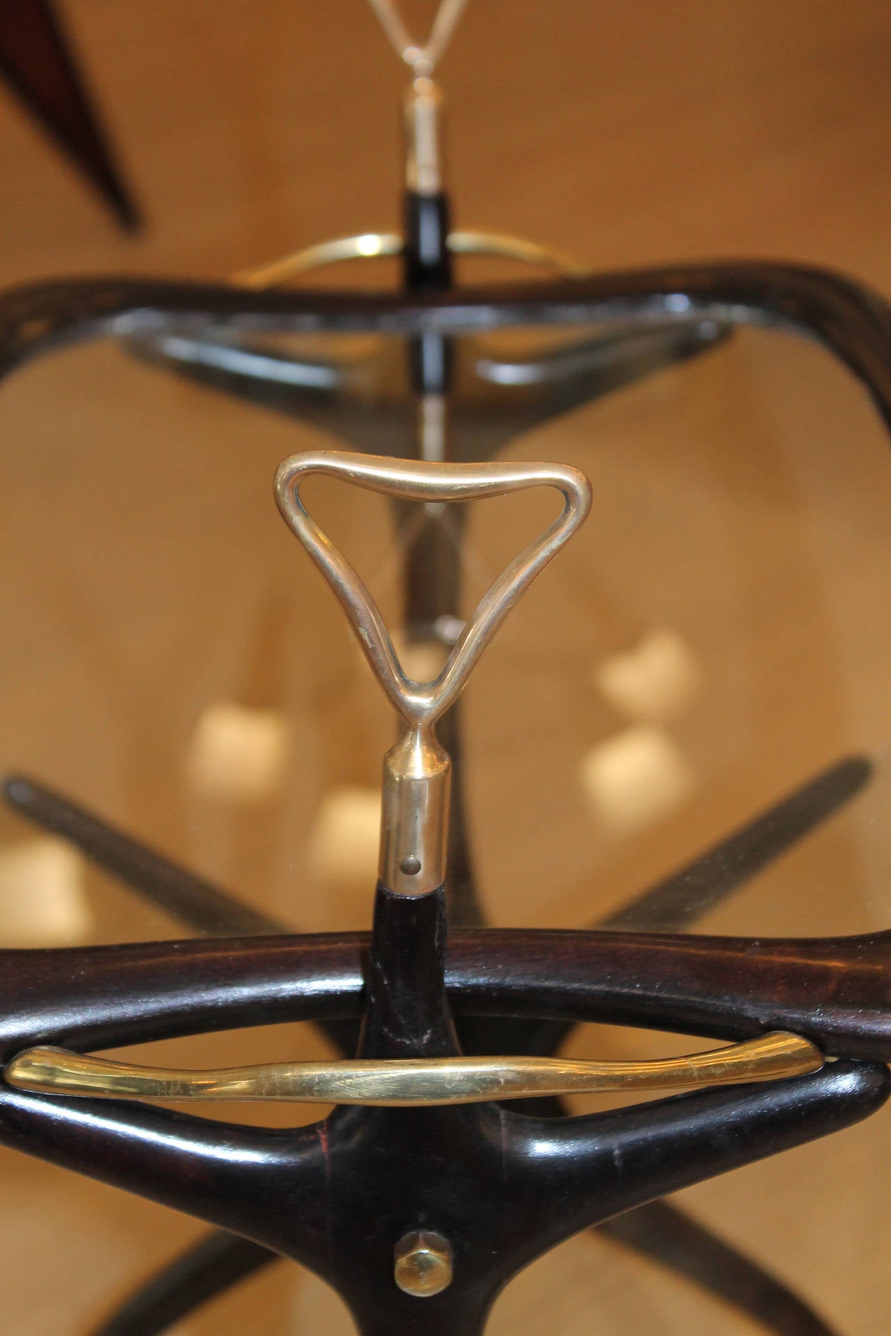 Mid-20th Century Refined Side Table and Magazine Stand with Removable Tray, Italy, 1950s