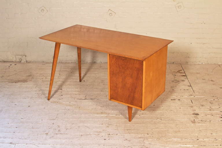 Paul McCobb Planner Group Desk In Excellent Condition In Brooklyn, NY
