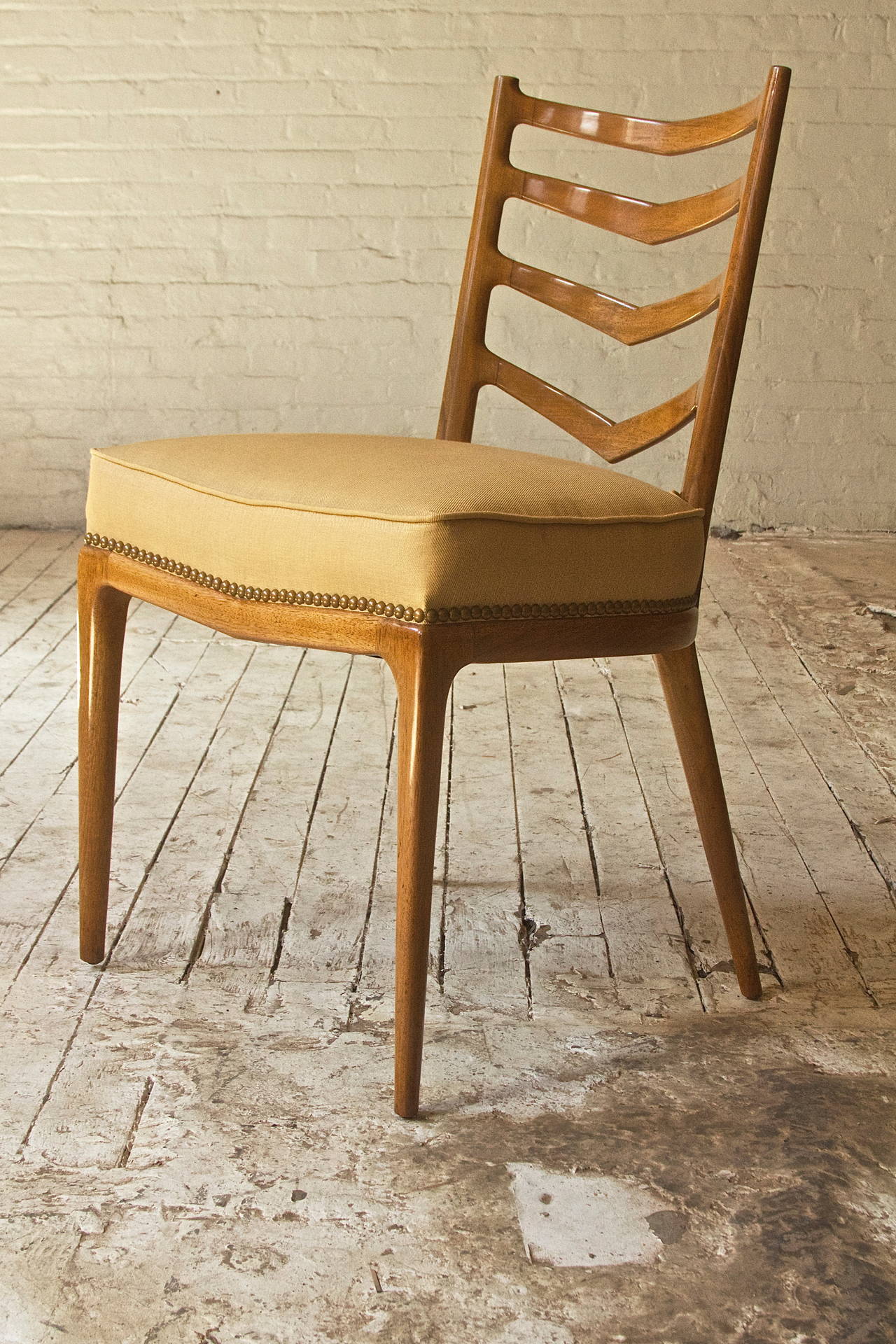 Unusual set of sculpted Italian-walnut dining chairs designed by Osvaldo Borsani, upholstered in Italian linen with brass nails. Manufactured by Atelier Borsani Varedo circa 1949, Milano.