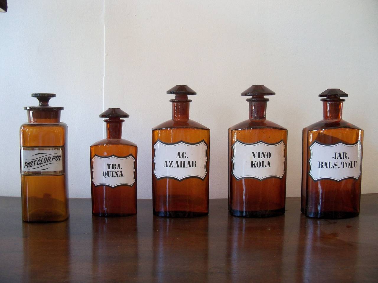 Collection of 18 German and South American apothecary bottles (the majority being German), circa 1900-1920, ranging in size from 10.5