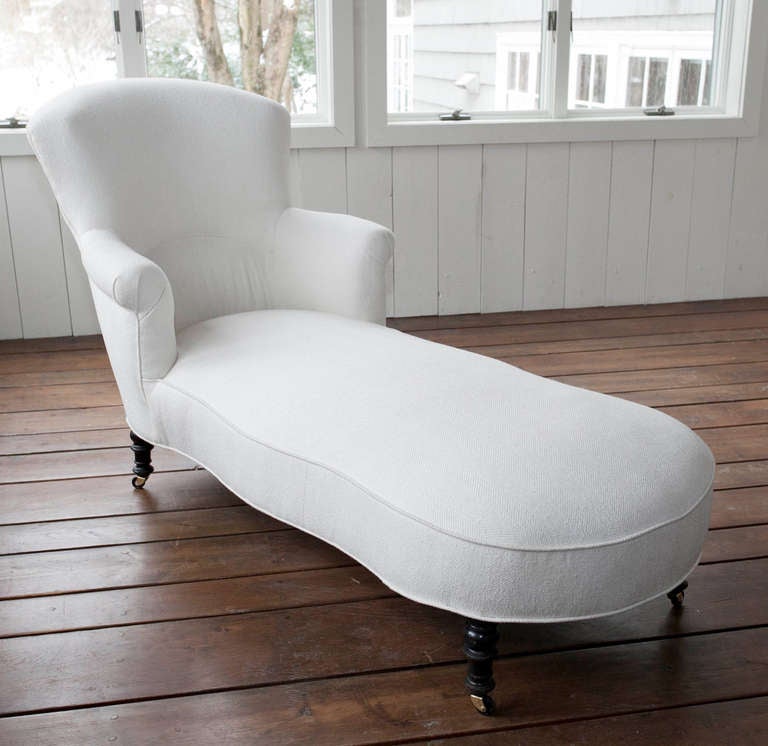 French 19th Century Napoleon III Curvaceous Chaise Longue For Sale