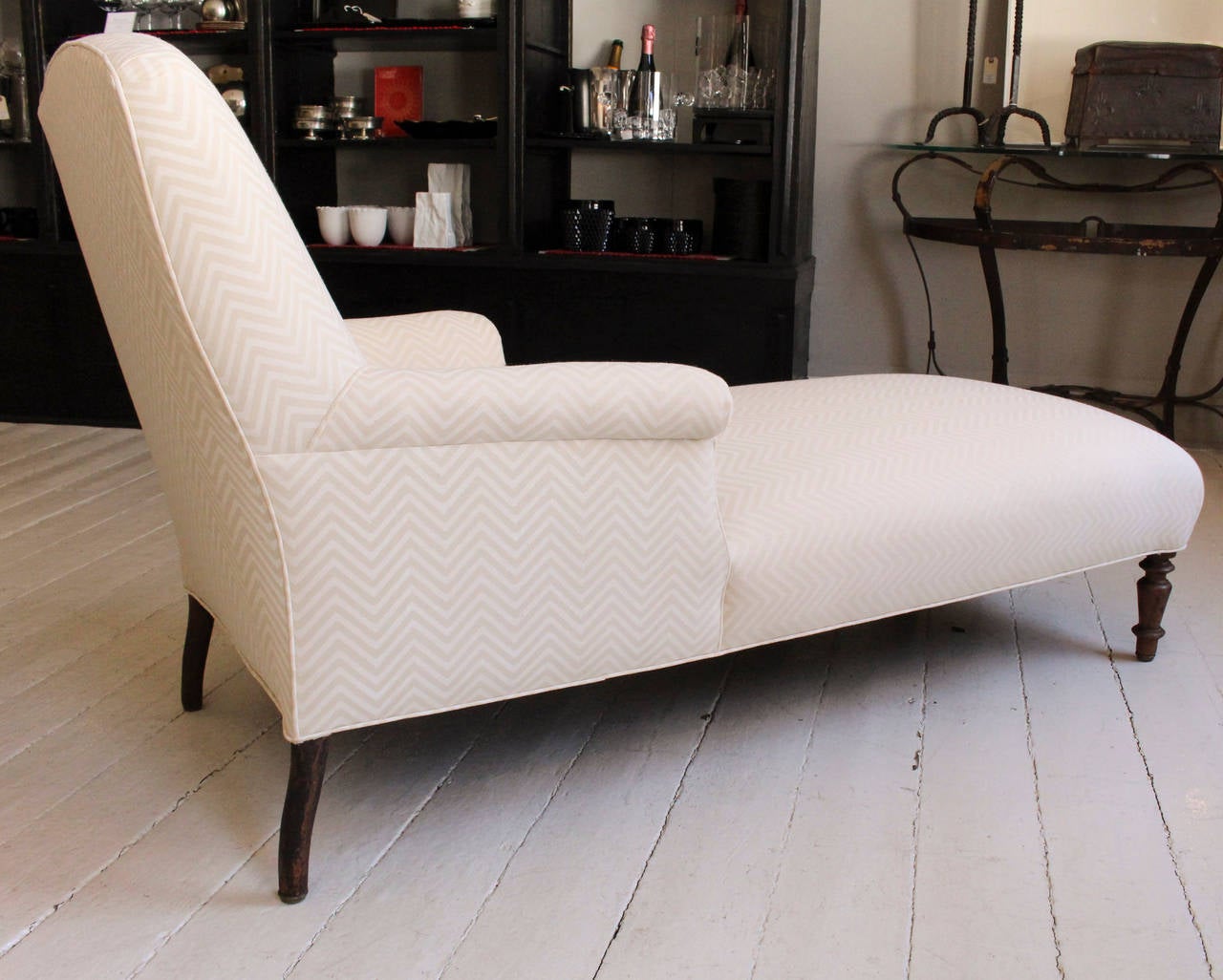 Napoleon III chaise, 19th century, France, raised on turned legs and upholstered in Madeline Weinrib white on natural chevron block print cotton.