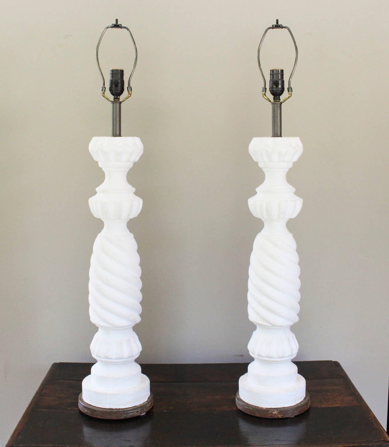 Pair of White Plaster Spiral Twist Table Lamps In Good Condition In New Preston, CT