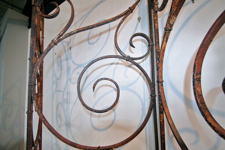 1960s wrought iron screen from Argentina with four panels.
Measures: Side panels: 89.5
